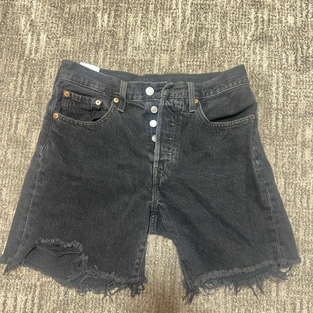 Black Levi 501’s button up